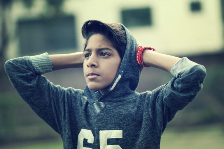 ado garde enfant refus